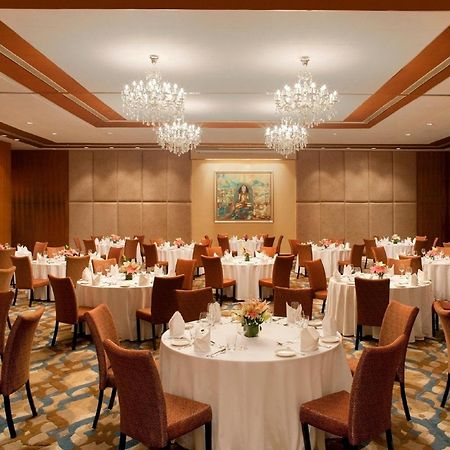 Radisson Blu Plaza Hotel Hyderabad Banjara Hills Ресторан фото The ballroom