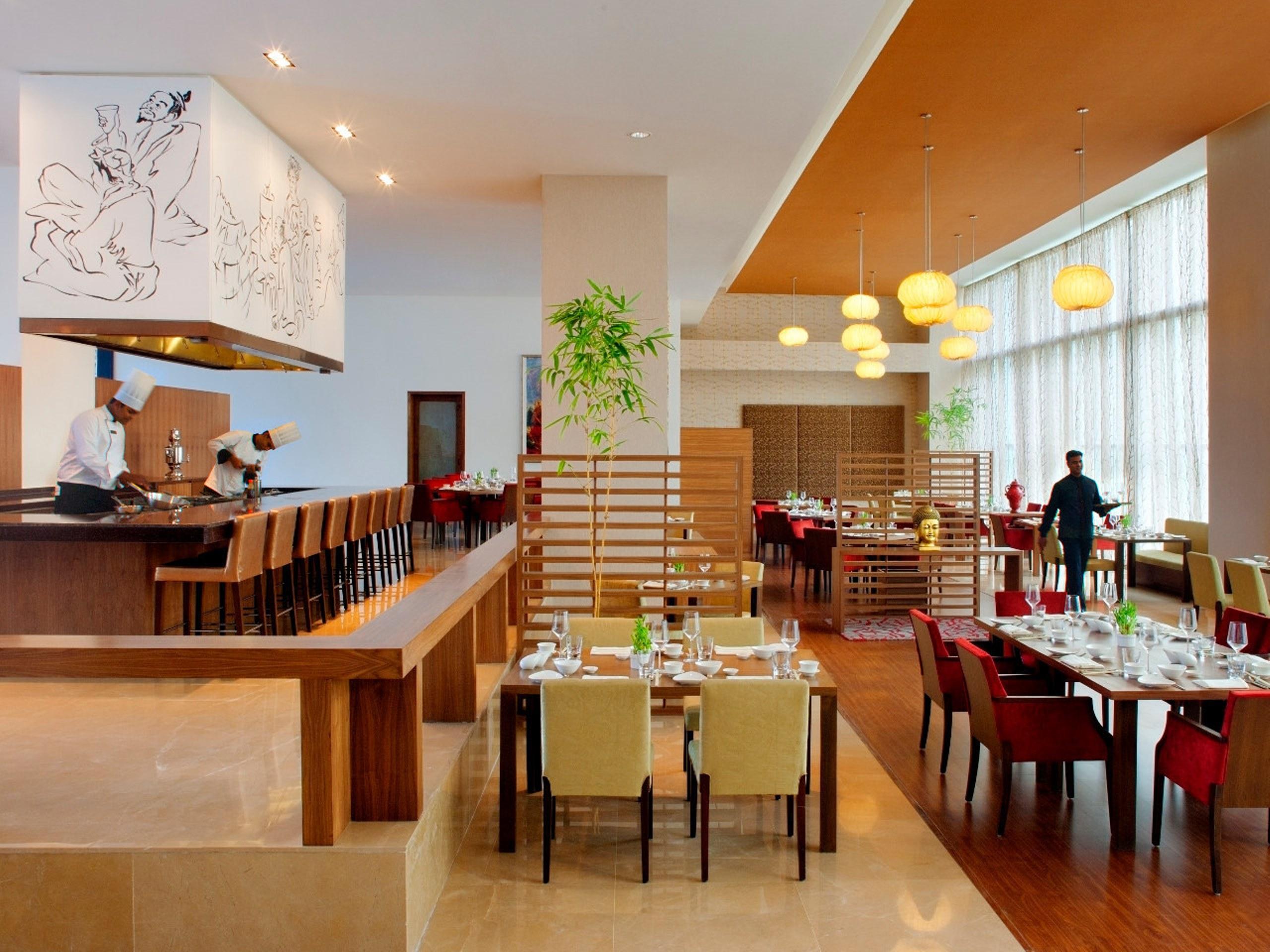 Radisson Blu Plaza Hotel Hyderabad Banjara Hills Экстерьер фото The restaurant