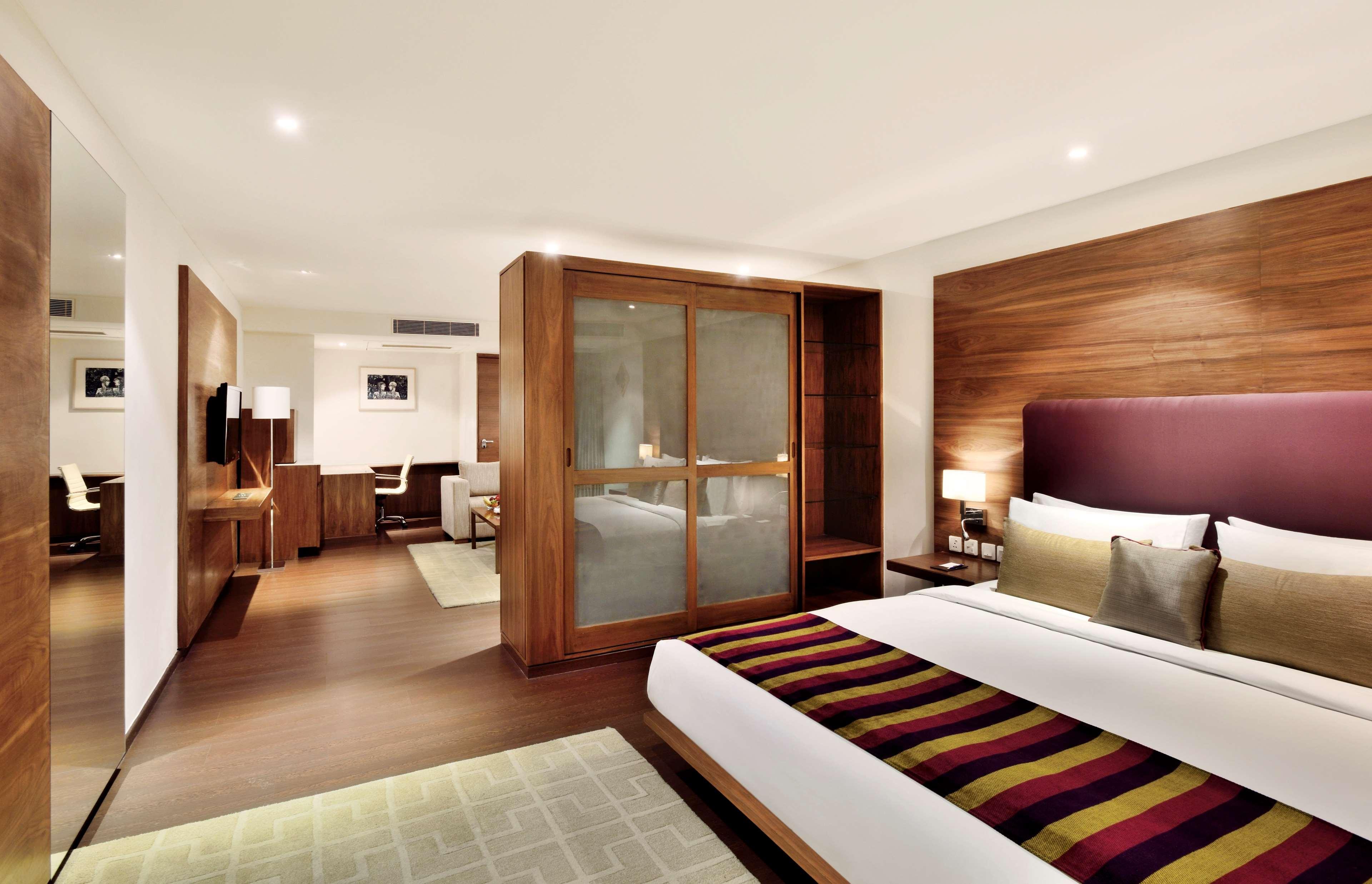 Radisson Blu Plaza Hotel Hyderabad Banjara Hills Экстерьер фото Suite room at The Park, New Delhi