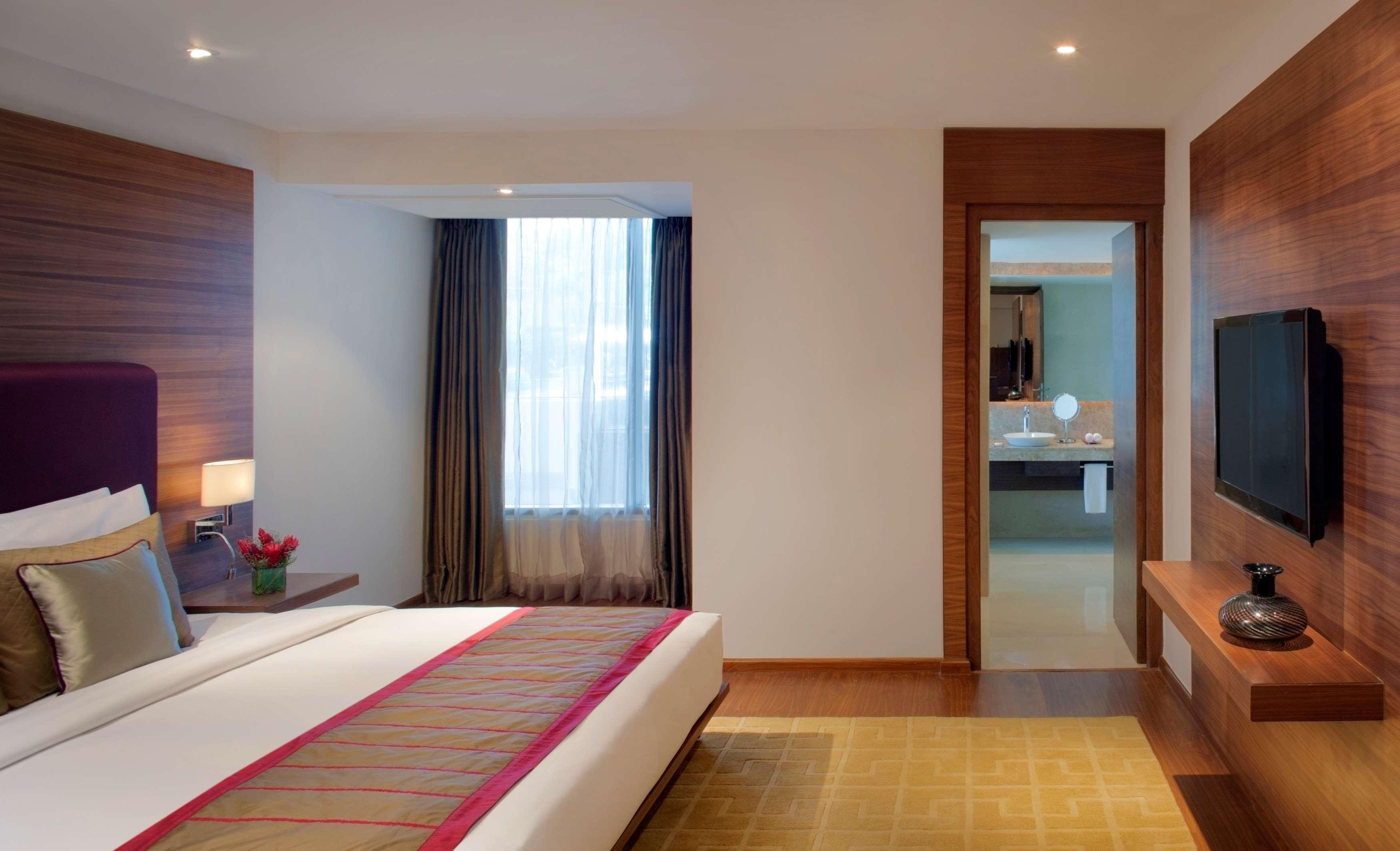 Radisson Blu Plaza Hotel Hyderabad Banjara Hills Экстерьер фото A room at the Taj Bengal