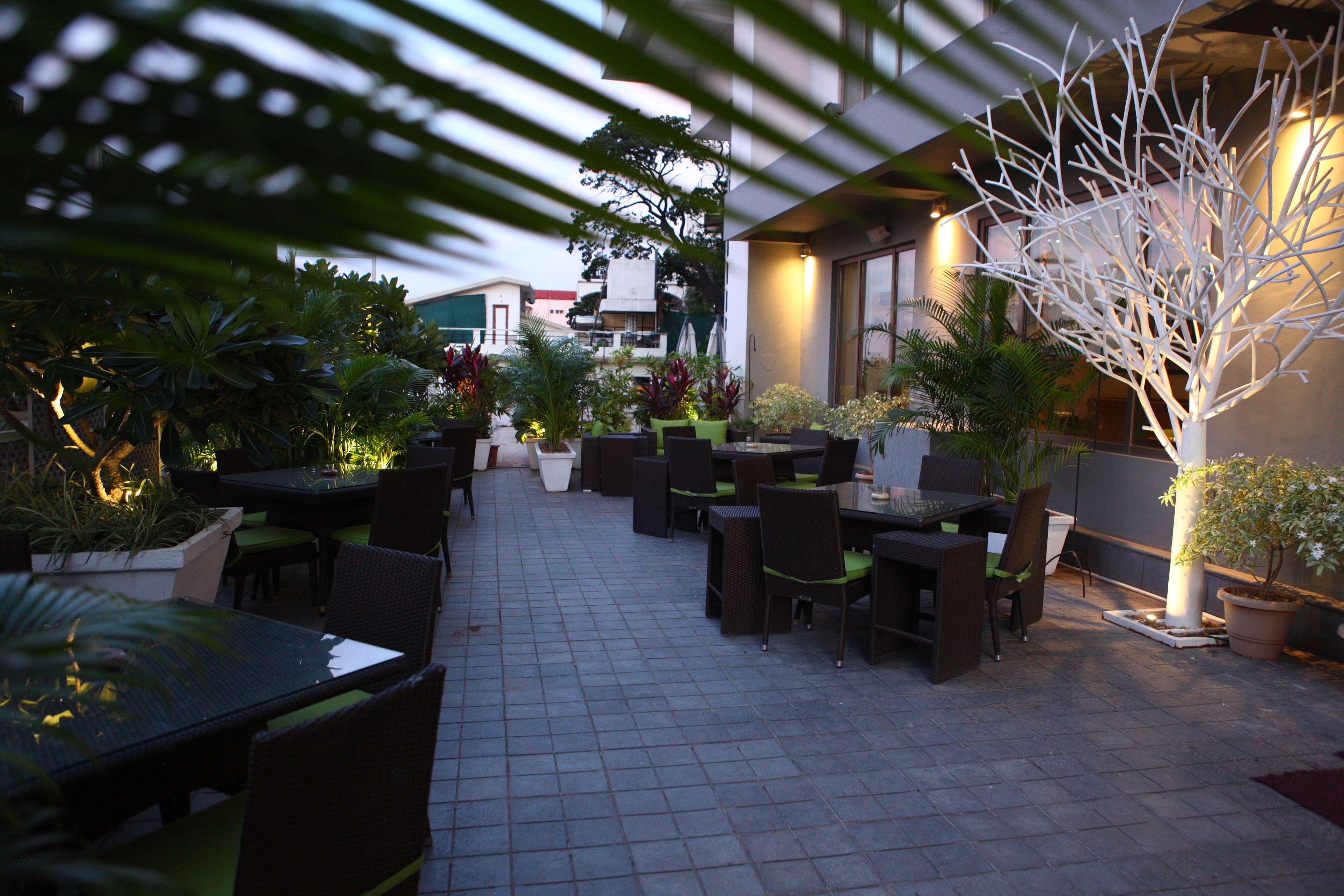 Radisson Blu Plaza Hotel Hyderabad Banjara Hills Экстерьер фото The outdoor terrace at the hotel