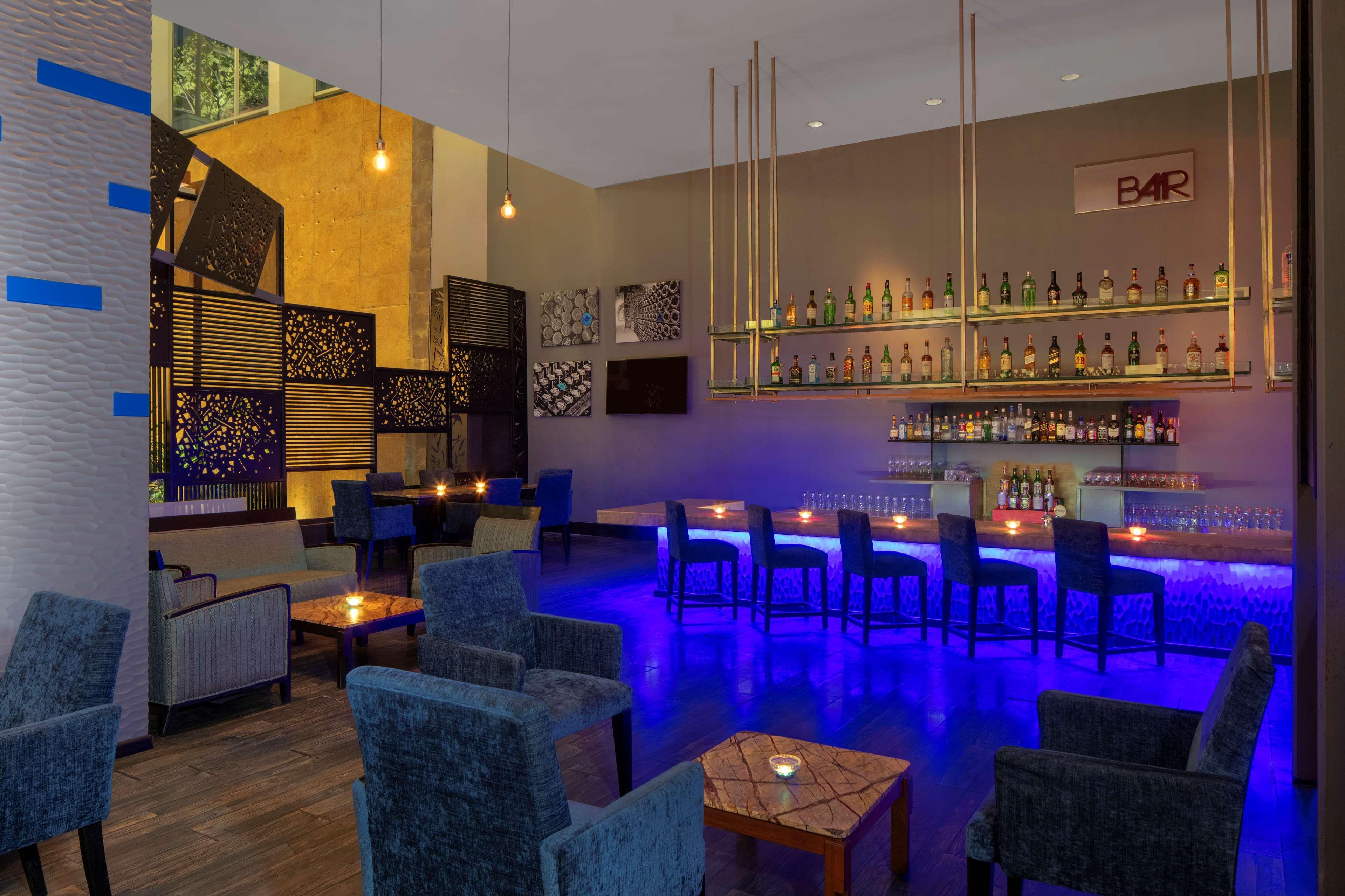 Radisson Blu Plaza Hotel Hyderabad Banjara Hills Экстерьер фото The bar at the hotel