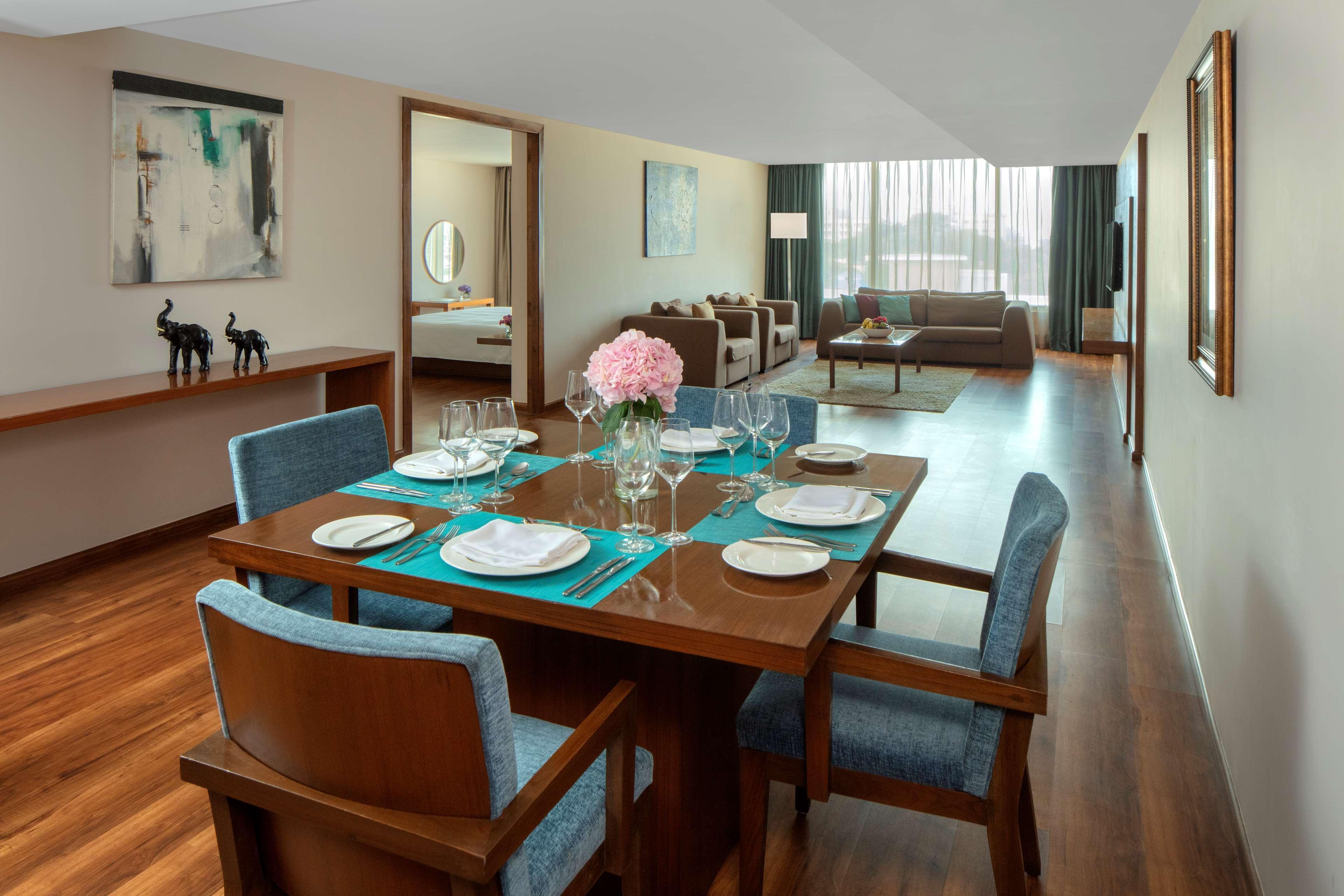 Radisson Blu Plaza Hotel Hyderabad Banjara Hills Экстерьер фото A suite at the hotel