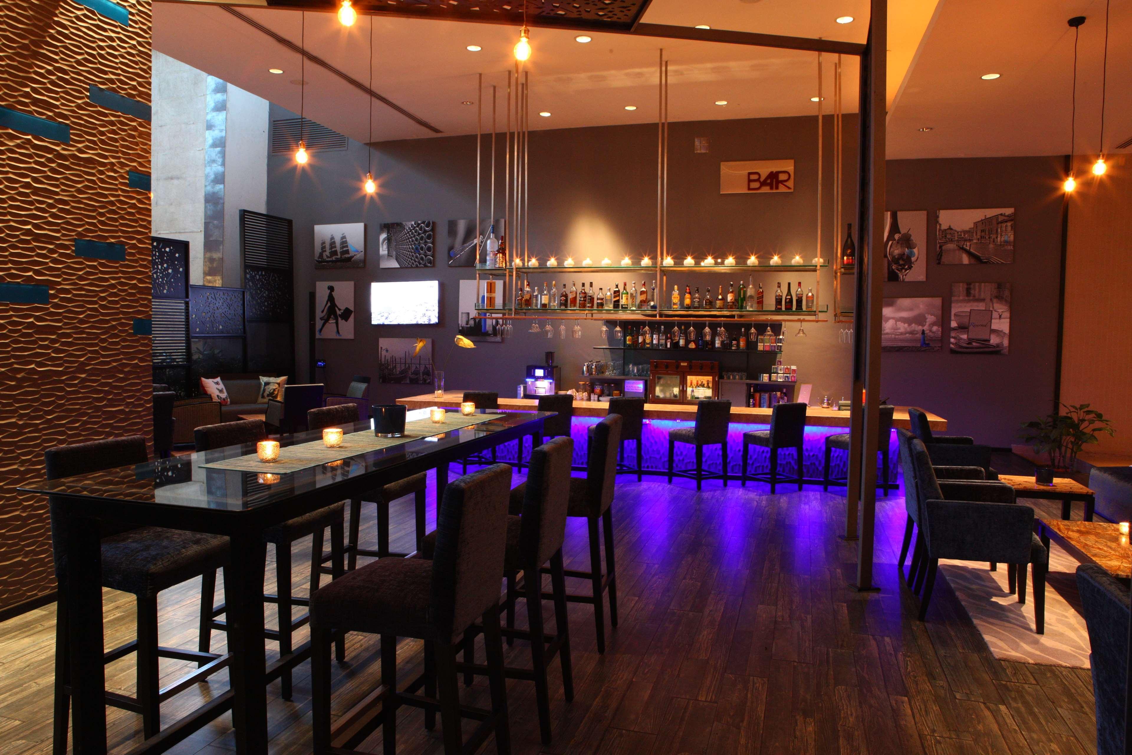 Radisson Blu Plaza Hotel Hyderabad Banjara Hills Экстерьер фото The bar at the hotel