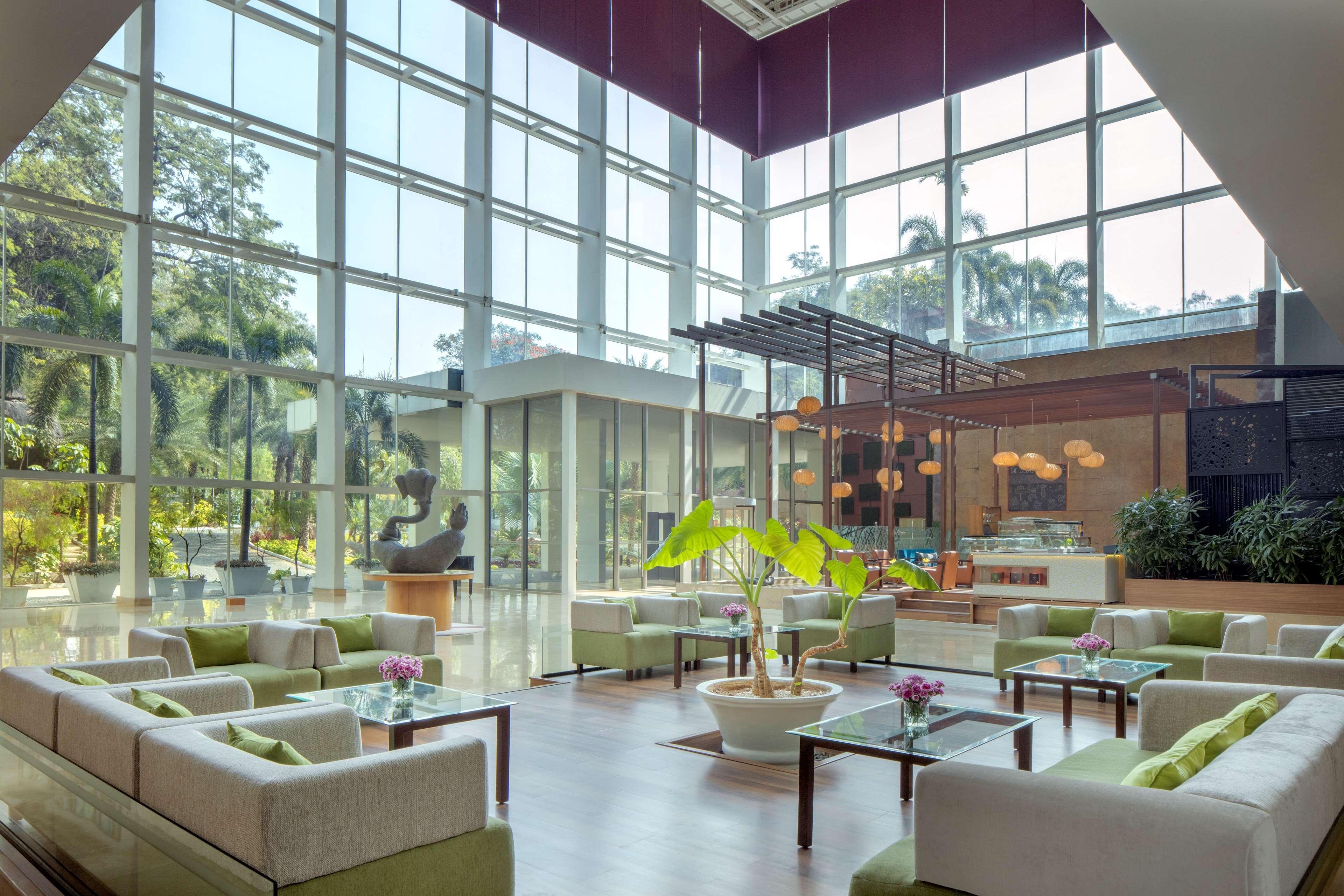 Radisson Blu Plaza Hotel Hyderabad Banjara Hills Экстерьер фото Lobby