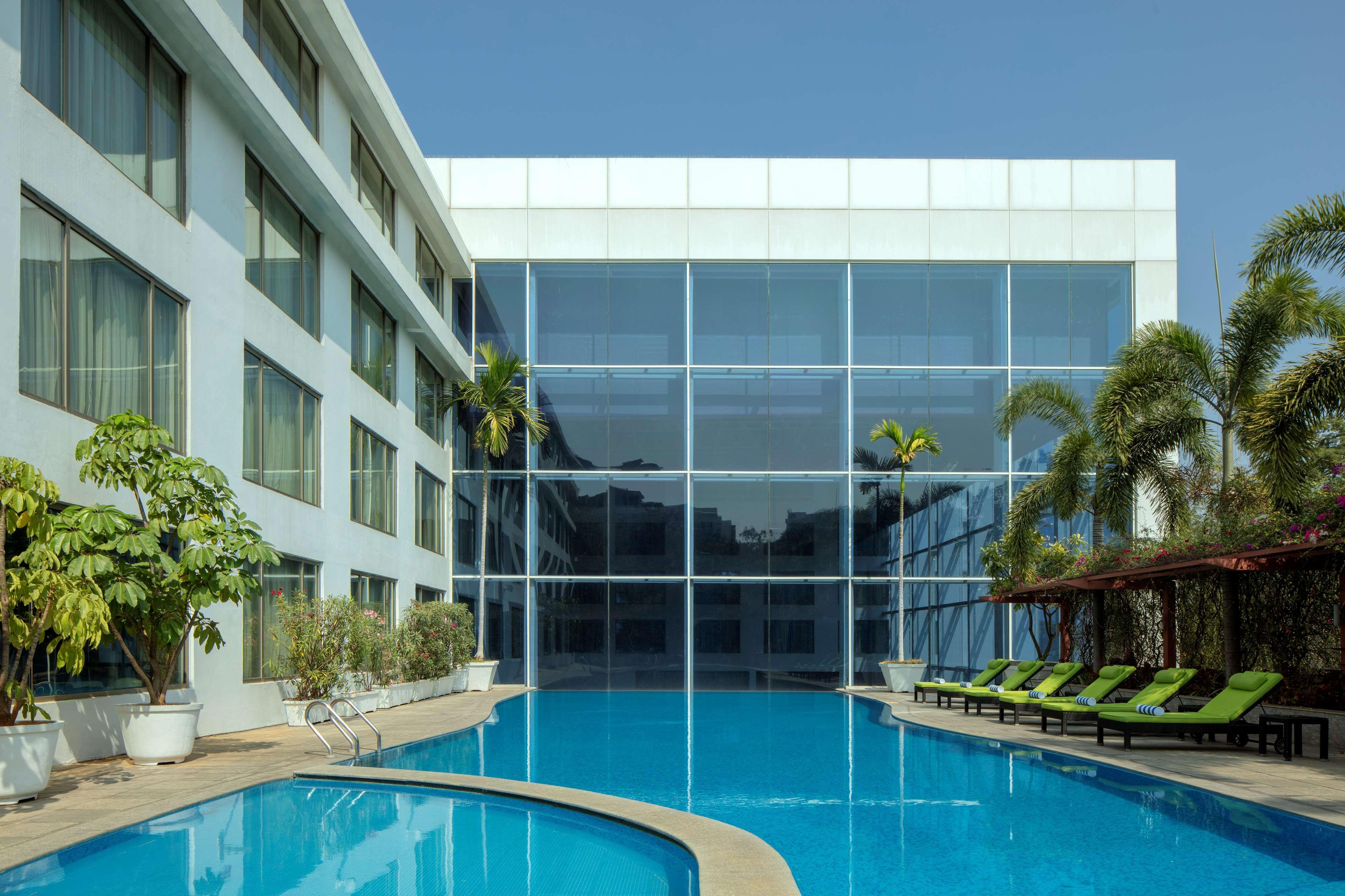 Radisson Blu Plaza Hotel Hyderabad Banjara Hills Экстерьер фото The Park, Hyderabad