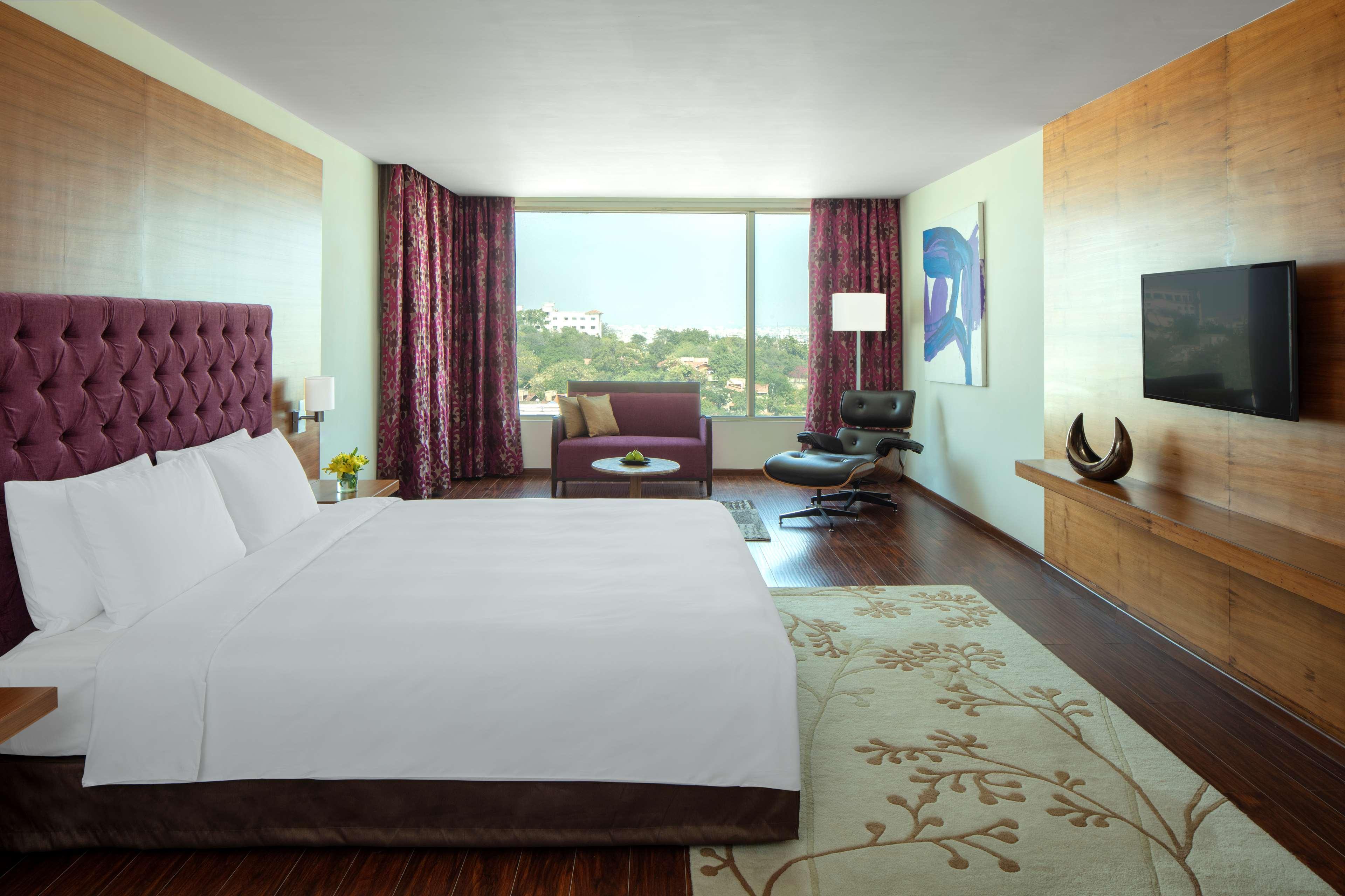 Radisson Blu Plaza Hotel Hyderabad Banjara Hills Экстерьер фото Deluxe Room