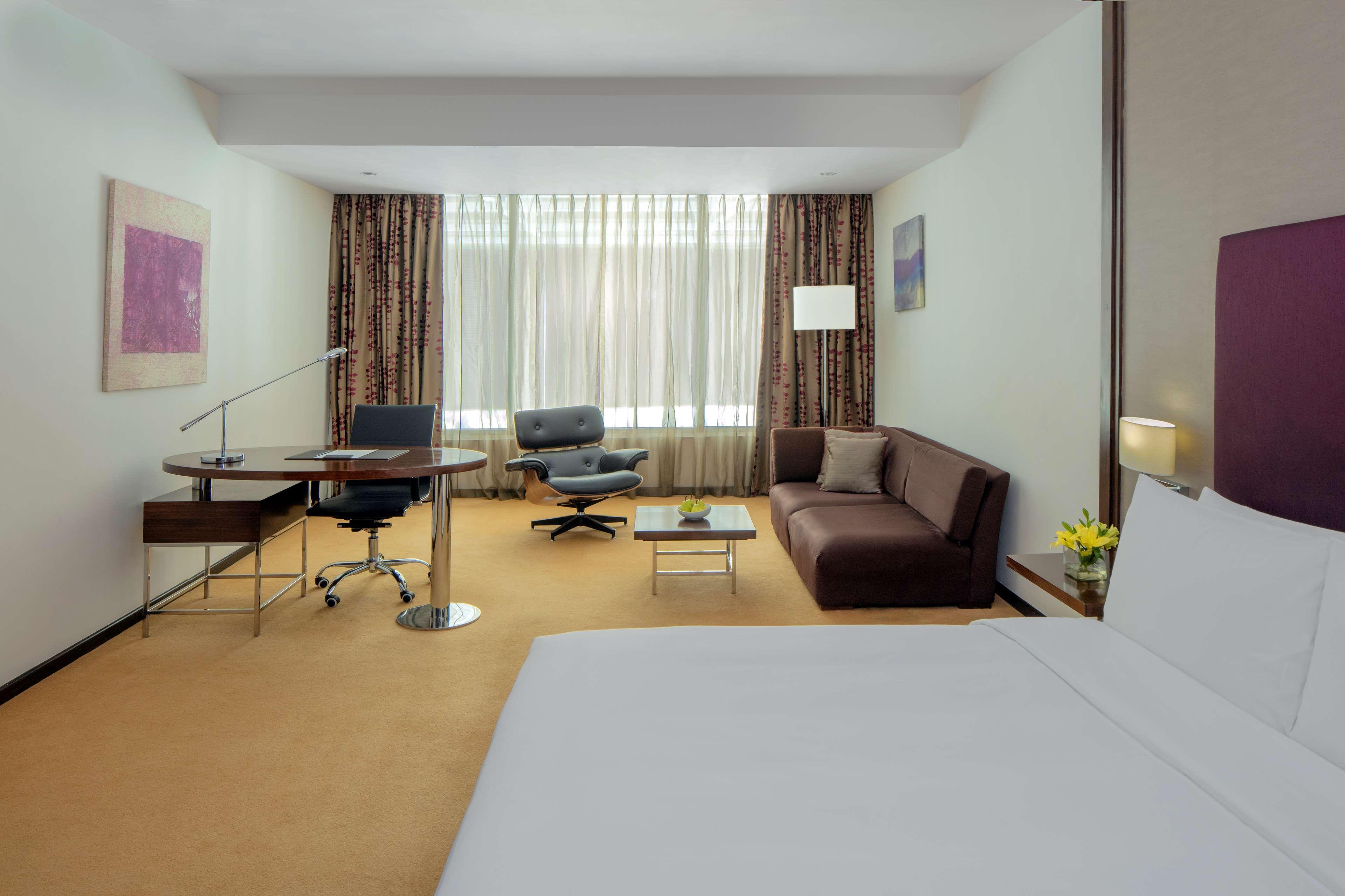 Radisson Blu Plaza Hotel Hyderabad Banjara Hills Экстерьер фото A room at the hotel