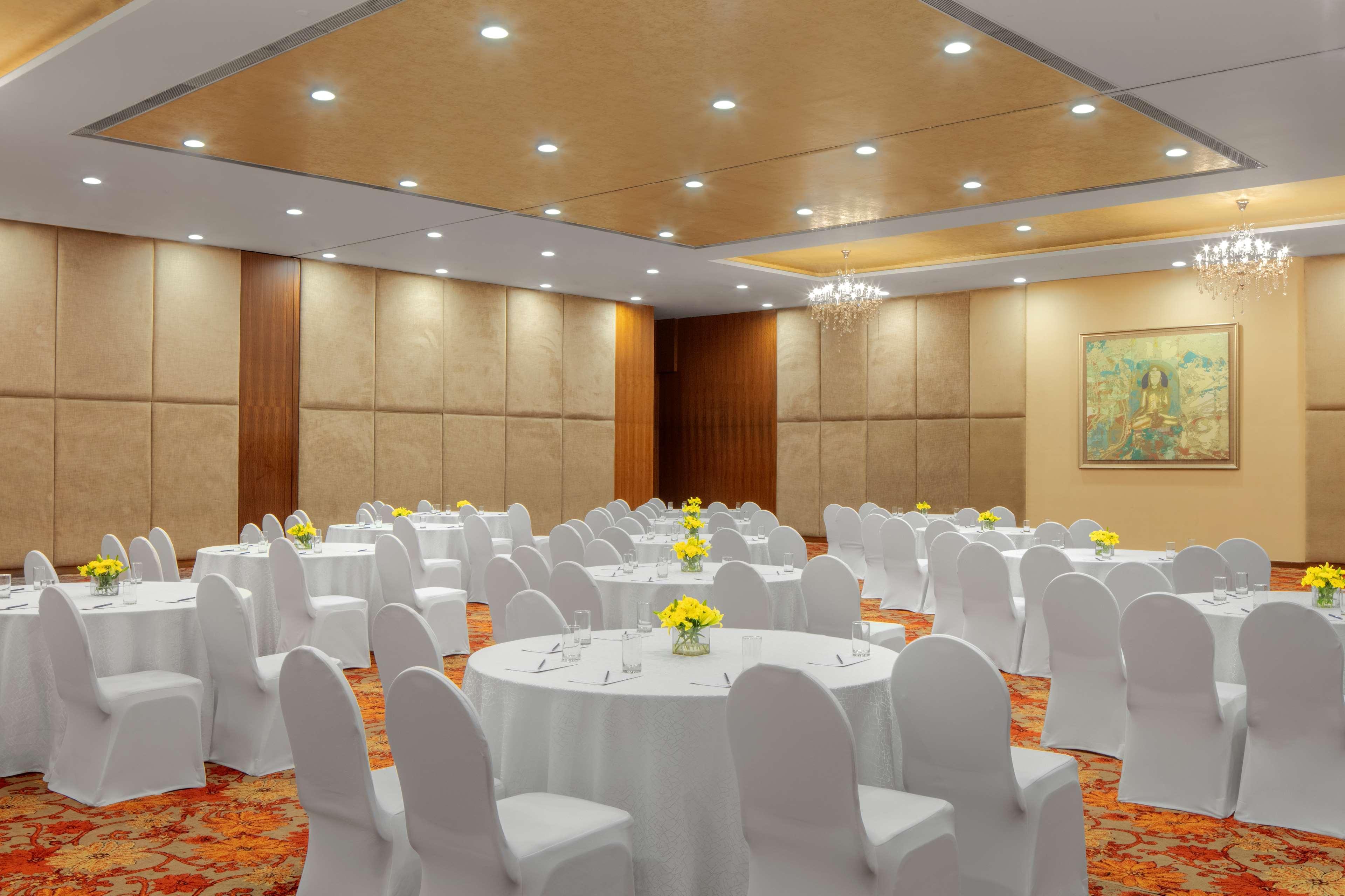 Radisson Blu Plaza Hotel Hyderabad Banjara Hills Экстерьер фото The ballroom at the hotel