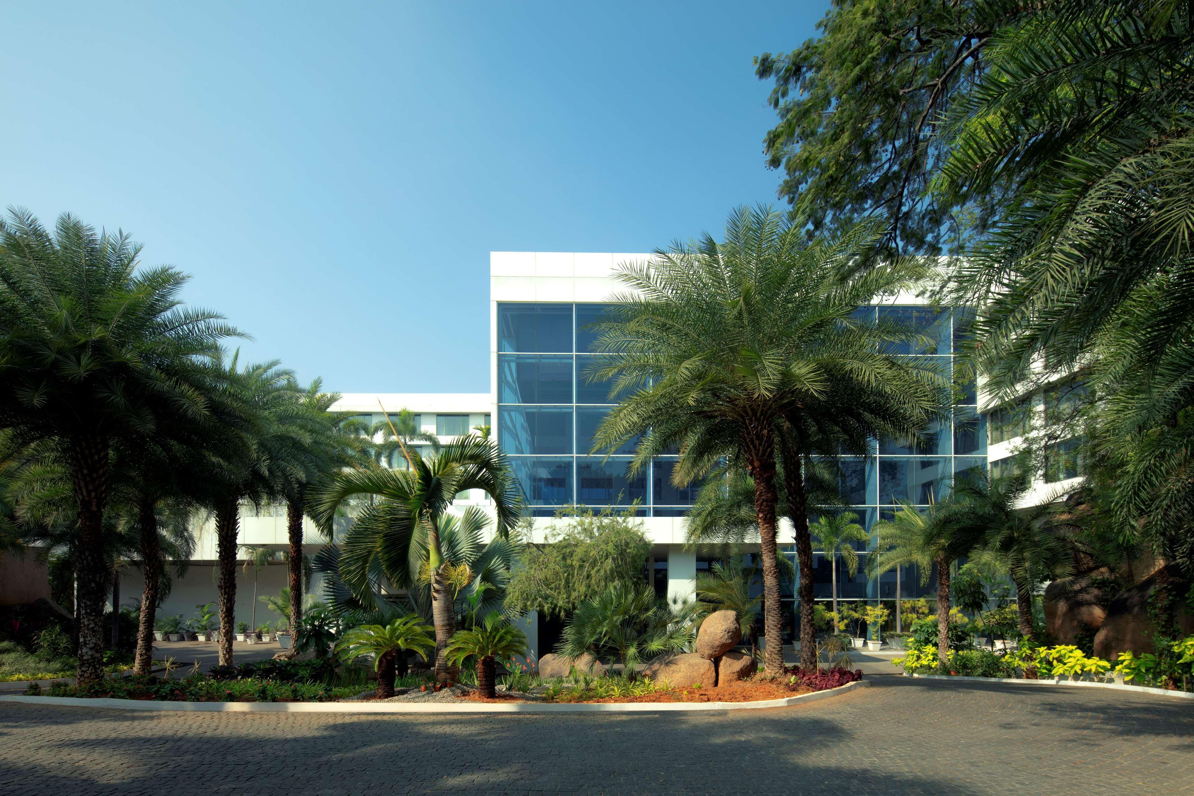Radisson Blu Plaza Hotel Hyderabad Banjara Hills Экстерьер фото The Infosys campus in Mysore