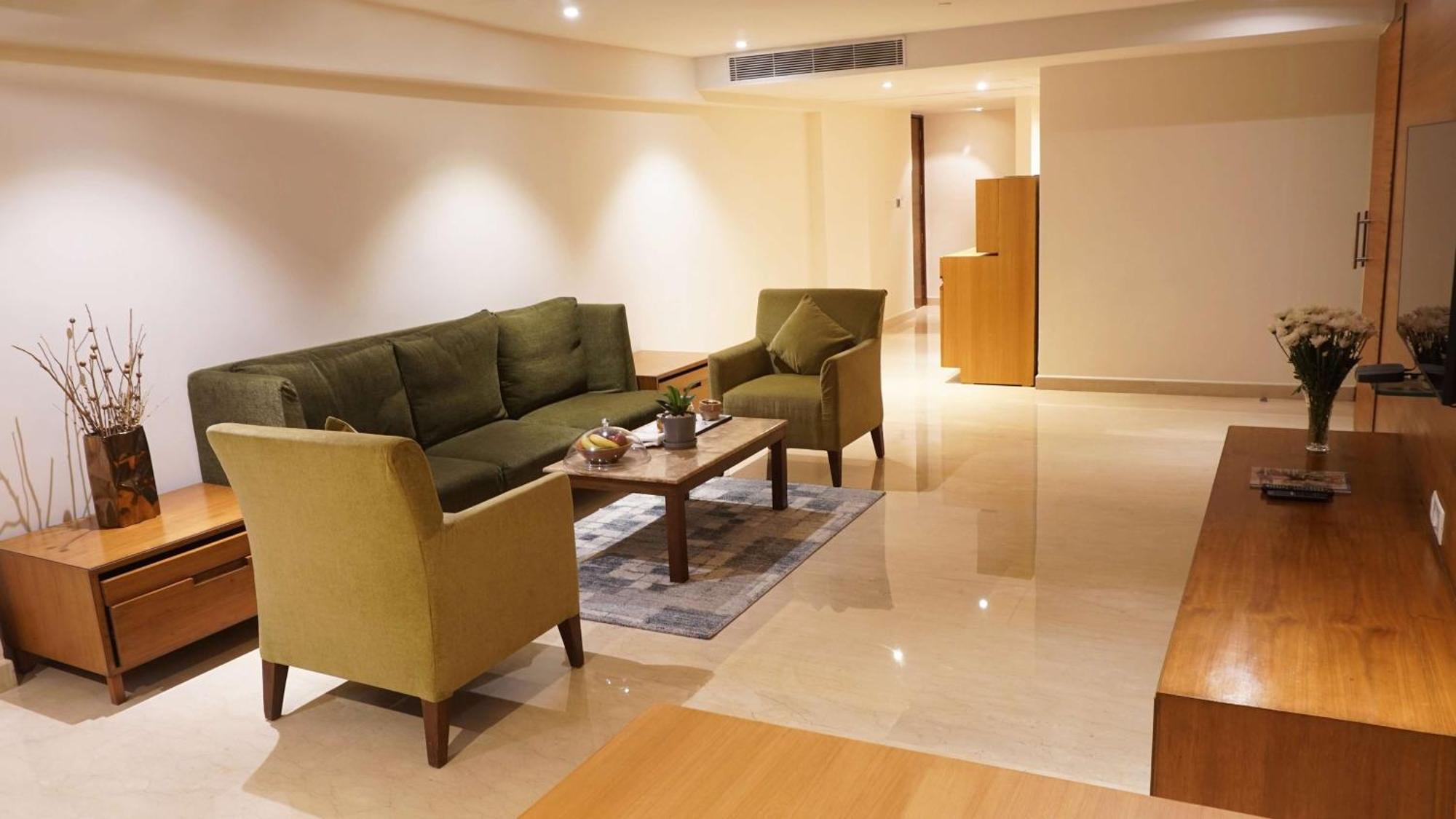 Radisson Blu Plaza Hotel Hyderabad Banjara Hills Экстерьер фото