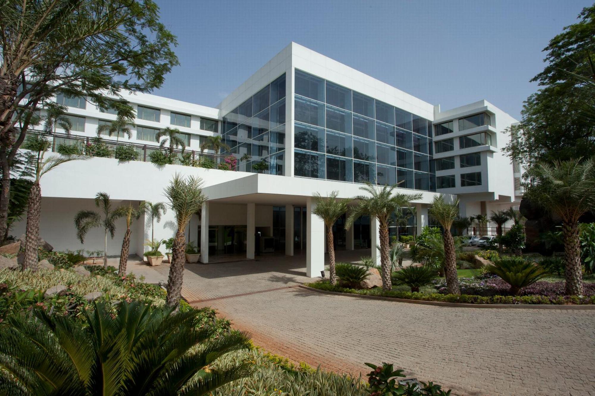 Radisson Blu Plaza Hotel Hyderabad Banjara Hills Экстерьер фото The Taj Bengal