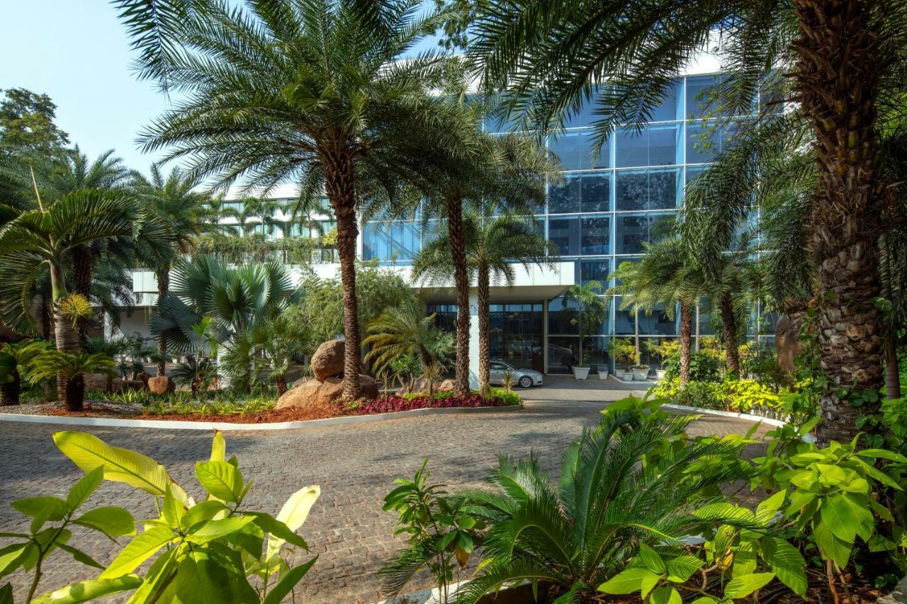 Radisson Blu Plaza Hotel Hyderabad Banjara Hills Экстерьер фото The Leela Palace, Chennai