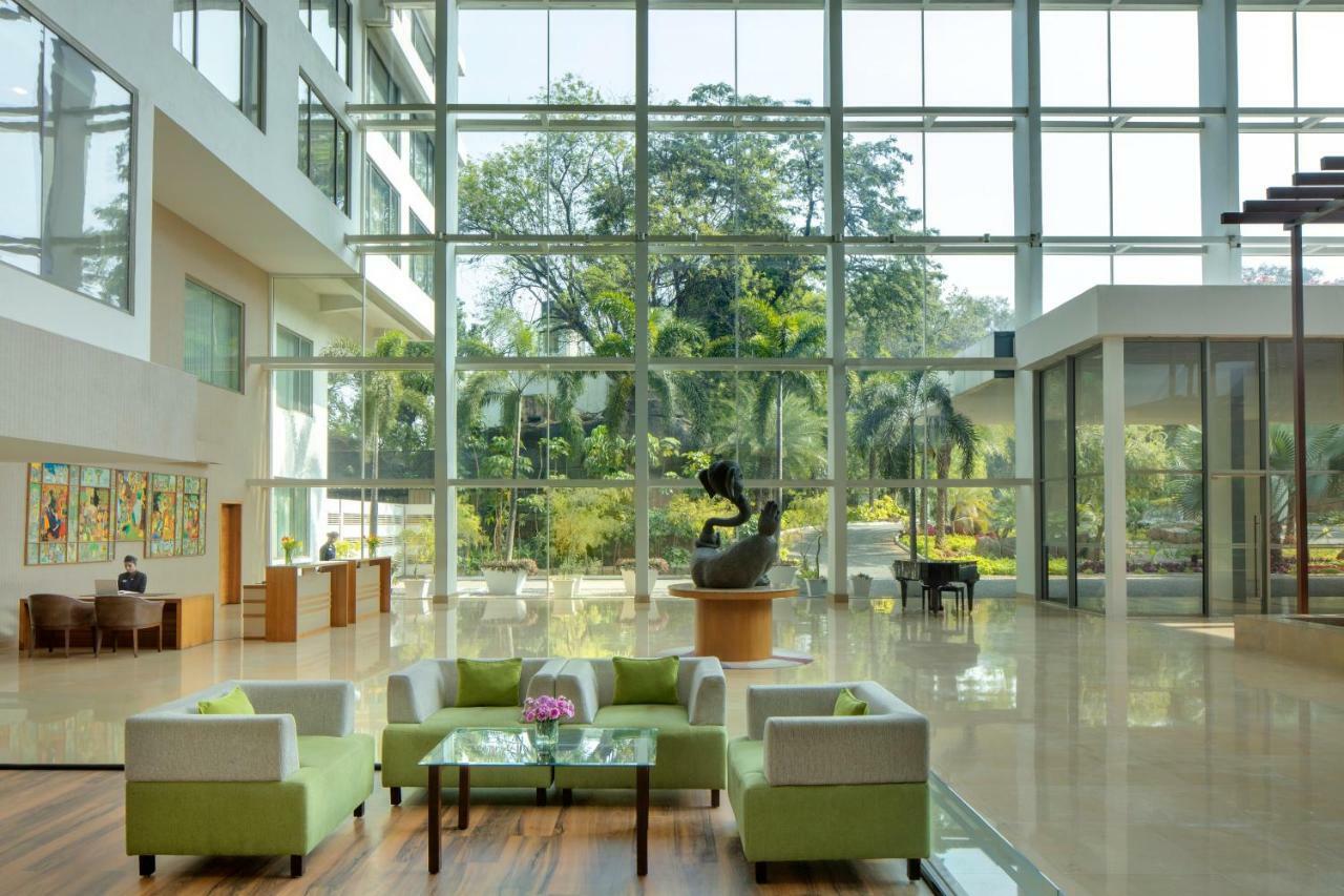 Radisson Blu Plaza Hotel Hyderabad Banjara Hills Экстерьер фото The lobby of the Park Hotel, New Delhi